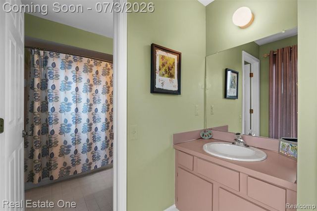 42185 Lochmoor Street, Clinton Township, MI 48038
