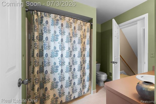 42185 Lochmoor Street, Clinton Township, MI 48038