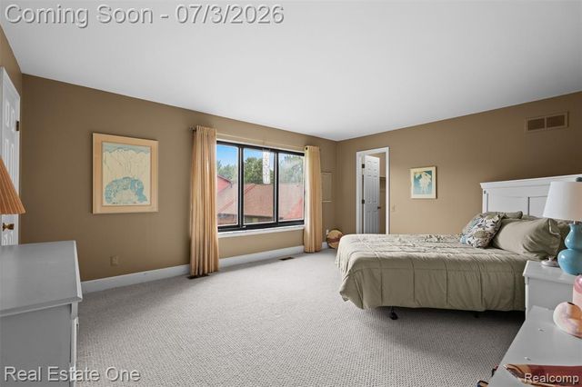 42185 Lochmoor Street, Clinton Township, MI 48038