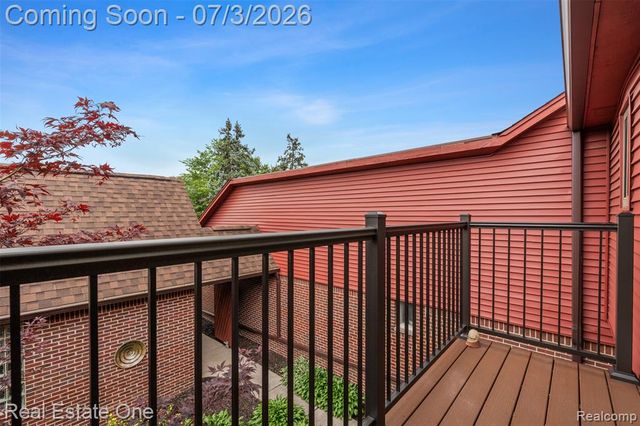 42185 Lochmoor Street, Clinton Township, MI 48038