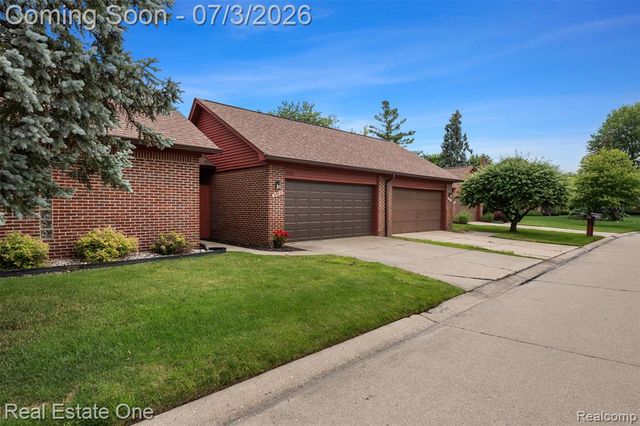 42185 Lochmoor Street, Clinton Township, MI 48038
