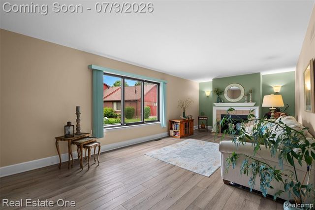 42185 Lochmoor Street, Clinton Township, MI 48038