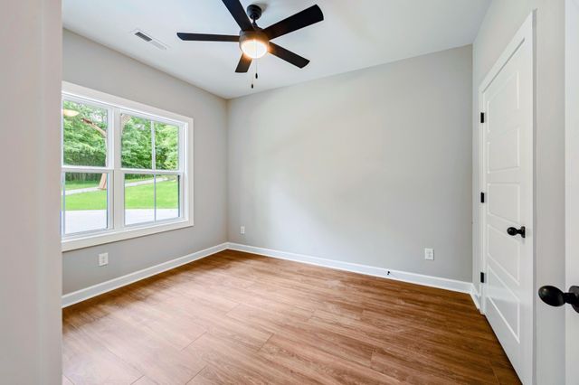 352 Pulley St, Erin, TN 37061