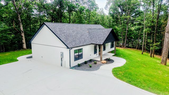 352 Pulley St, Erin, TN 37061