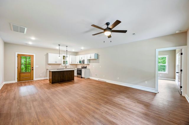 352 Pulley St, Erin, TN 37061
