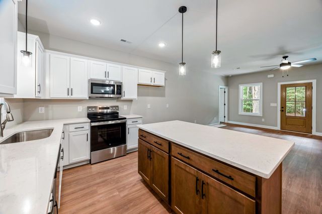 352 Pulley St, Erin, TN 37061