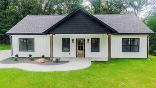 352 Pulley St, Erin, TN 37061