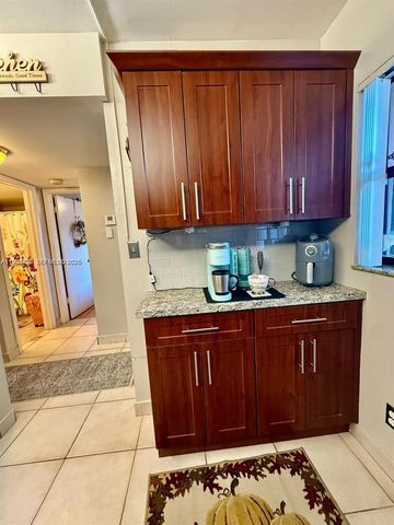 10616 NW 10th St 104, Pembroke Pines, FL 33026