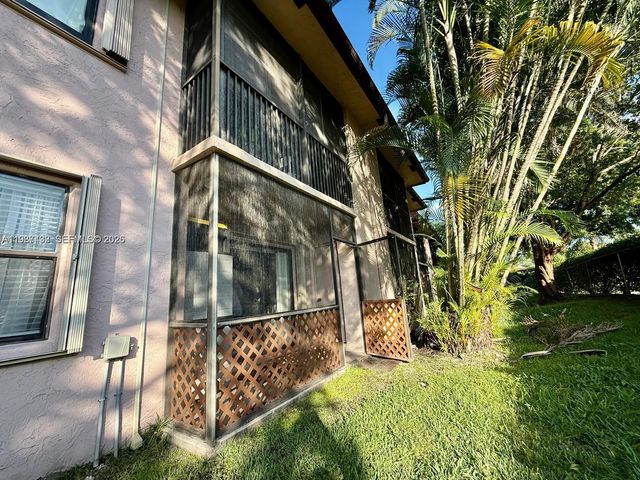 10616 NW 10th St 104, Pembroke Pines, FL 33026