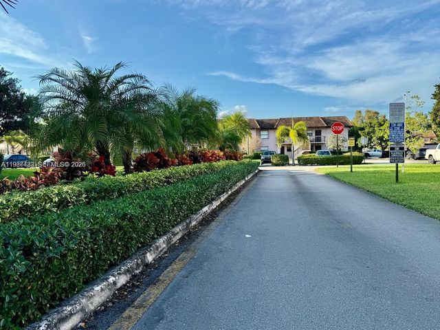 10616 NW 10th St 104, Pembroke Pines, FL 33026