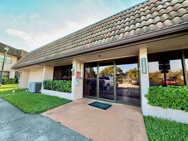 10616 NW 10th St 104, Pembroke Pines, FL 33026