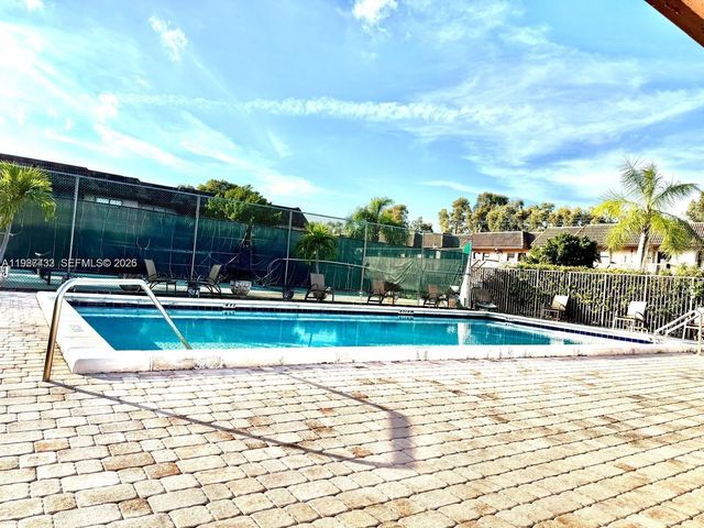 10616 NW 10th St 104, Pembroke Pines, FL 33026