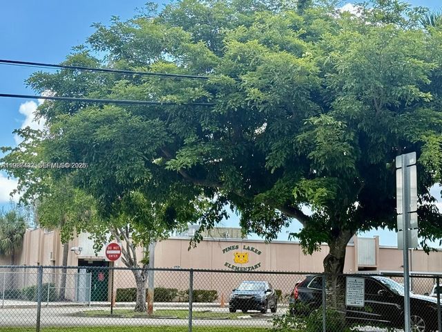 10616 NW 10th St 104, Pembroke Pines, FL 33026