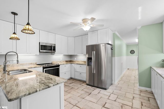 2511 S Pineland Circle, Cross Hill, SC 29332