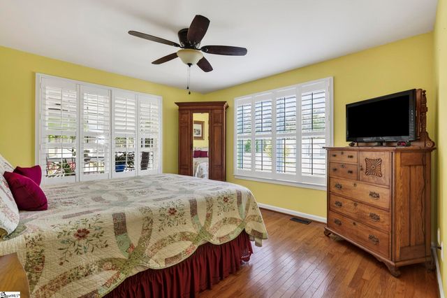 2511 S Pineland Circle, Cross Hill, SC 29332