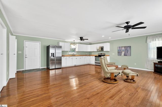 2511 S Pineland Circle, Cross Hill, SC 29332