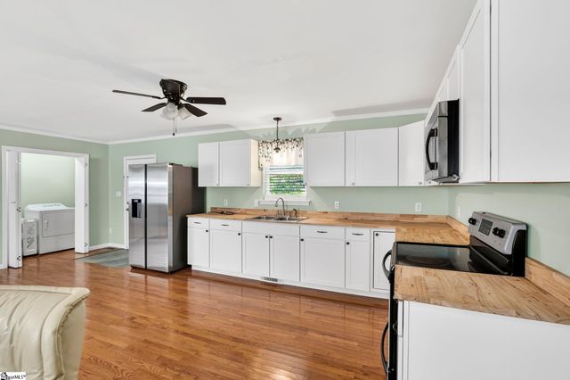 2511 S Pineland Circle, Cross Hill, SC 29332