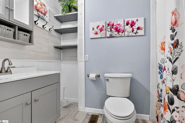 2511 S Pineland Circle, Cross Hill, SC 29332