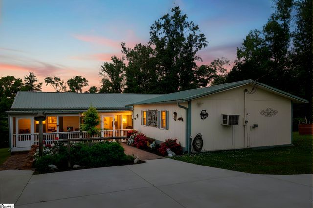 2511 S Pineland Circle, Cross Hill, SC 29332