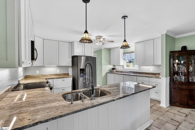 2511 S Pineland Circle, Cross Hill, SC 29332