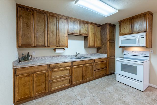 1075 County Road 270, Hico, TX 76457