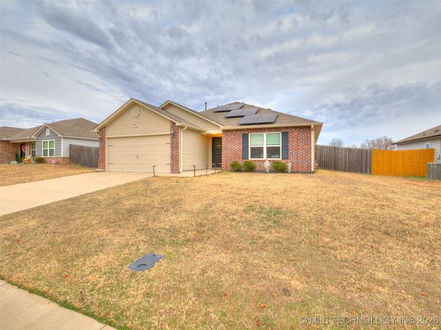 14895 S 274th East Avenue, Coweta, OK 74429