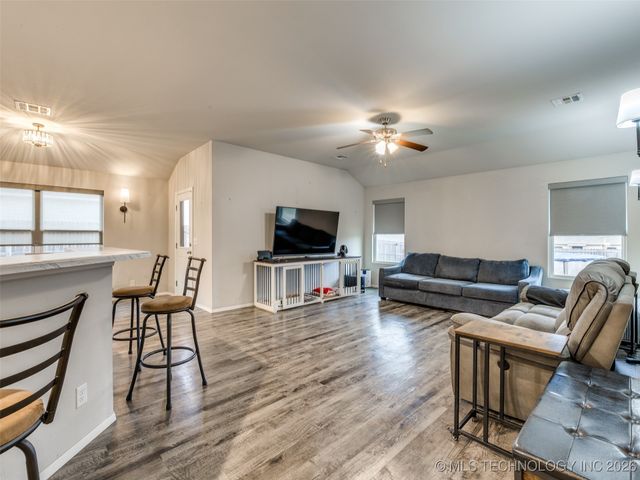 14895 S 274th East Avenue, Coweta, OK 74429