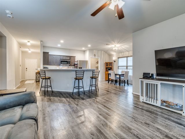 14895 S 274th East Avenue, Coweta, OK 74429