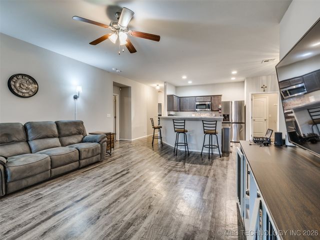 14895 S 274th East Avenue, Coweta, OK 74429