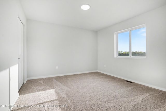 758 Saint Andrews Drive, Eaton Rapids, MI 48827