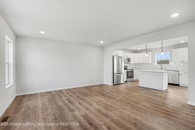 758 Saint Andrews Drive, Eaton Rapids, MI 48827