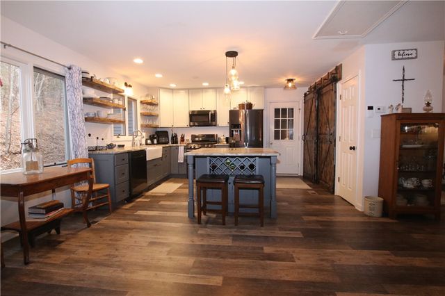 1279 Coneross Point Drive, Seneca, SC 29678