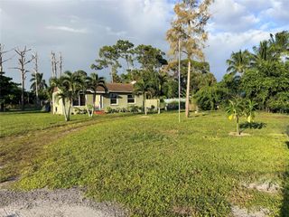 5211 Pine Grove Dr, West Palm Beach, FL 33417