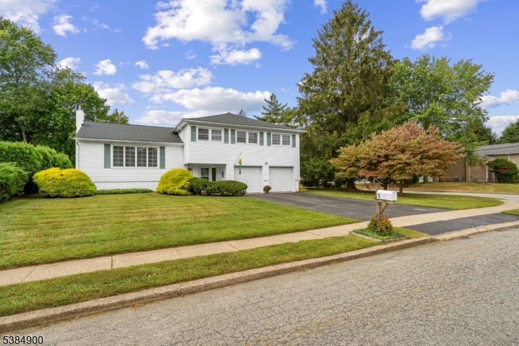 5 Joyce Dr, Roxbury Twp., NJ 07876