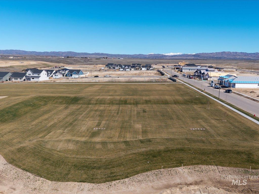 310 E Mayfield Springs Blvd, Boise, ID 83716 photo 5