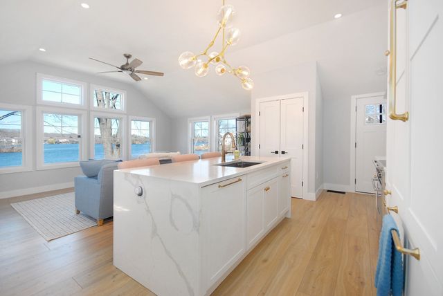36 Canna Dr, Shrewsbury, MA 01545