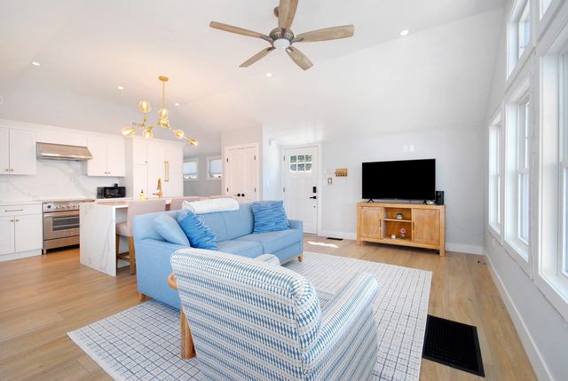 36 Canna Dr, Shrewsbury, MA 01545