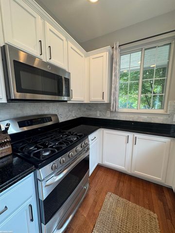 6037 Trailside Drive, Washington, MI 48094