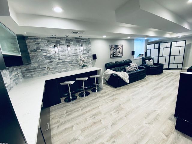 6037 Trailside Drive, Washington, MI 48094