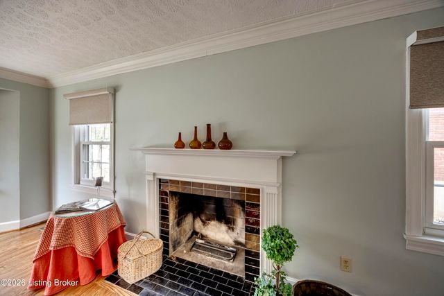 209 Fairfax Ave APT 1, Louisville, KY 40207