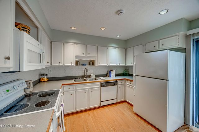 209 Fairfax Ave APT 1, Louisville, KY 40207