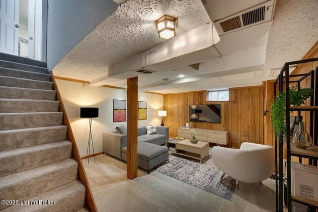 209 Fairfax Ave APT 1, Louisville, KY 40207