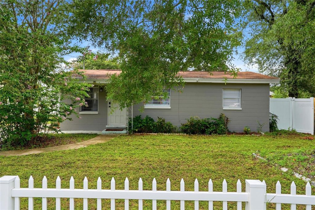 Image 2 of property listing at 2430 N RAMONA CIRCLE, Tampa, FL 33612