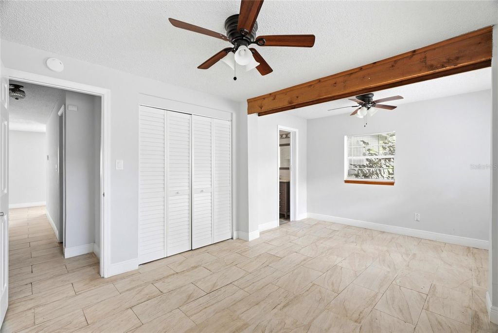 Image 11 of property listing at 2430 N RAMONA CIRCLE, Tampa, FL 33612