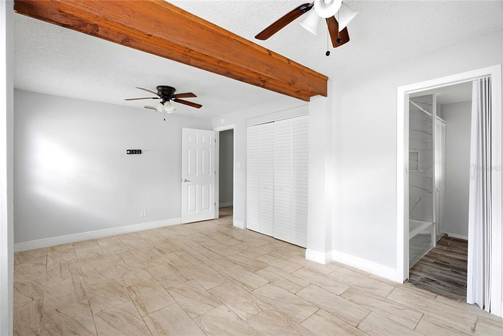 Image 12 of property listing at 2430 N RAMONA CIRCLE, Tampa, FL 33612