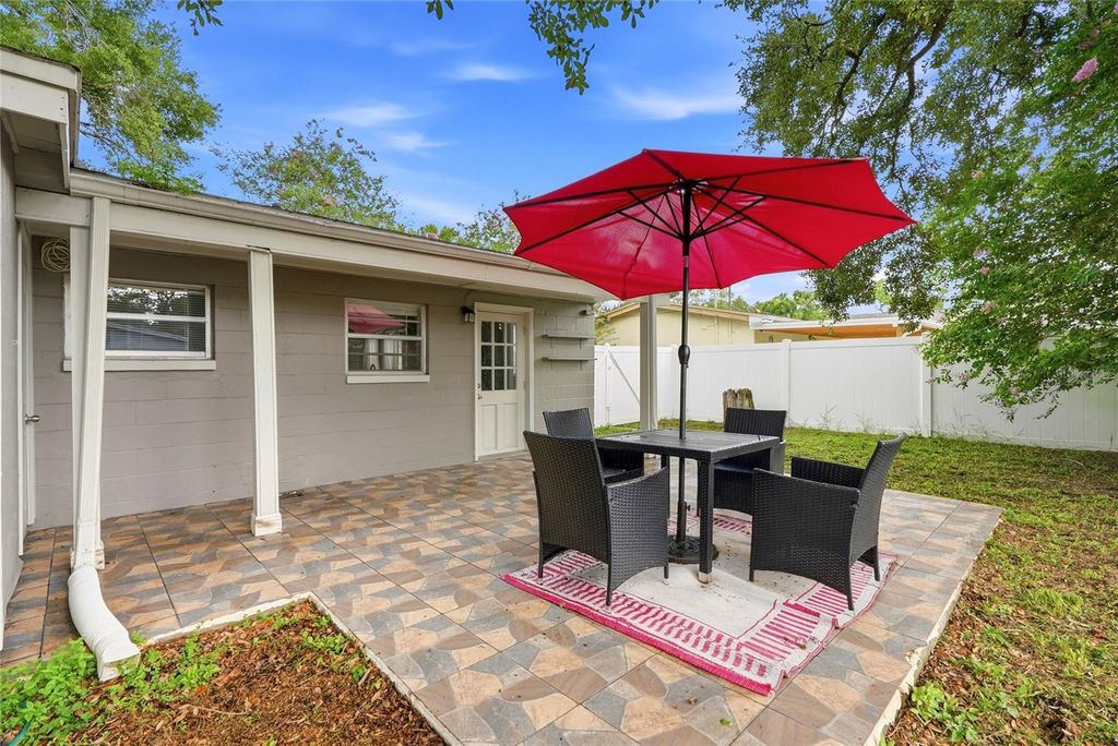 Image 19 of property listing at 2430 N RAMONA CIRCLE, Tampa, FL 33612