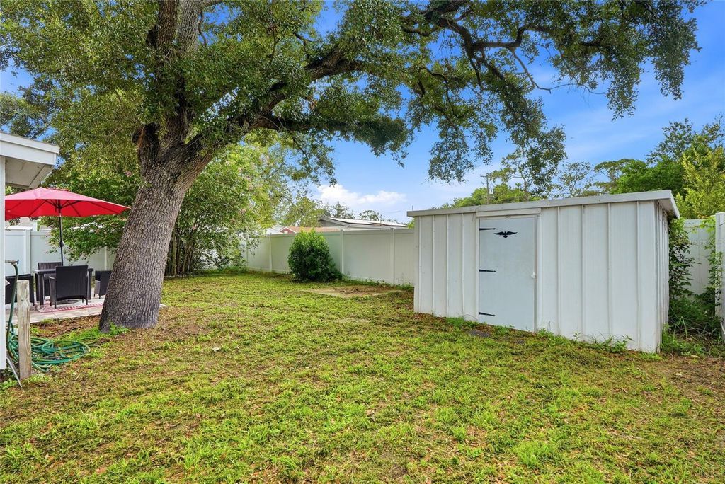Image 21 of property listing at 2430 N RAMONA CIRCLE, Tampa, FL 33612