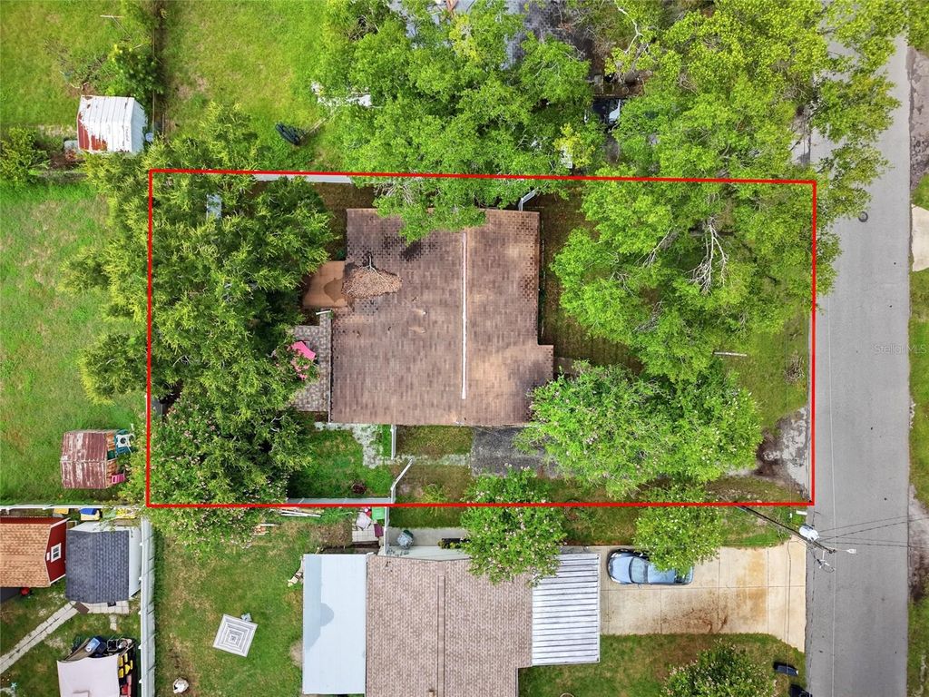 Image 22 of property listing at 2430 N RAMONA CIRCLE, Tampa, FL 33612