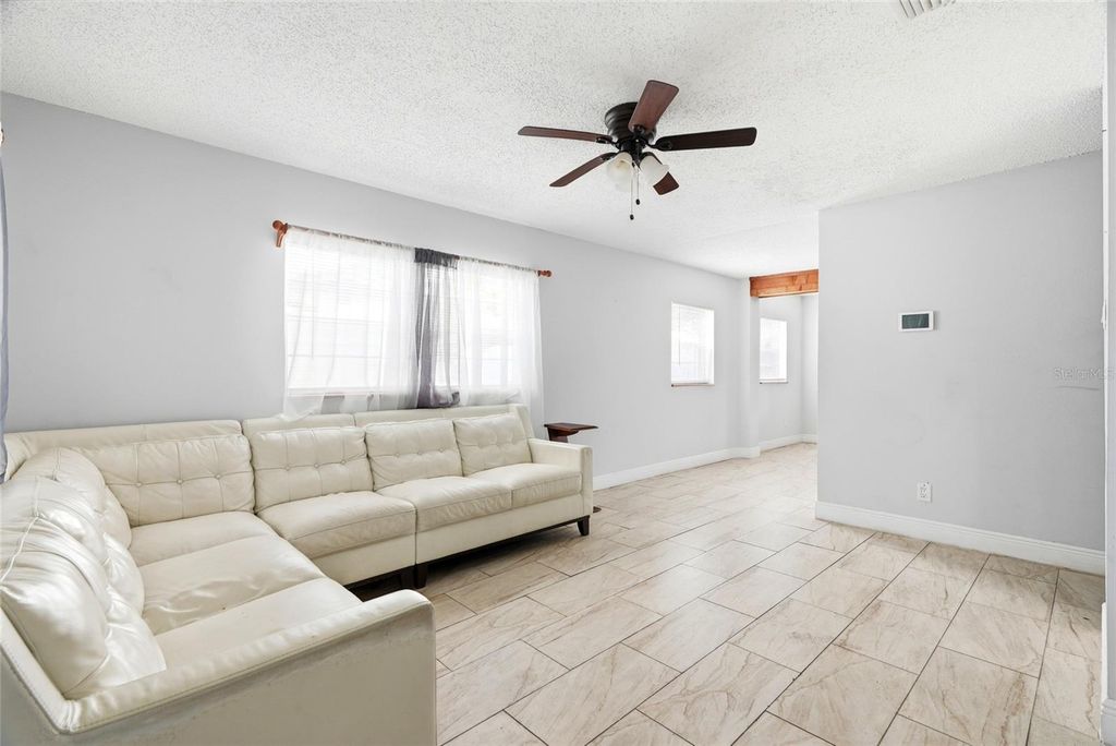Image 4 of property listing at 2430 N RAMONA CIRCLE, Tampa, FL 33612