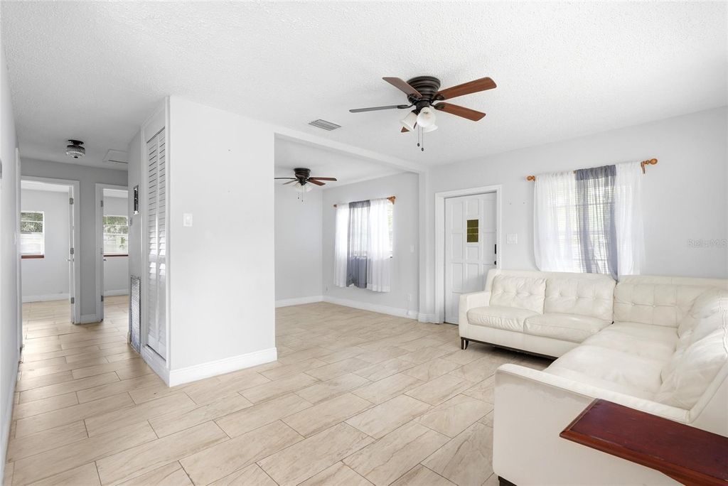 Image 6 of property listing at 2430 N RAMONA CIRCLE, Tampa, FL 33612